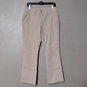 Maurices 2 Button Khaki Pants Size 5/6 Short